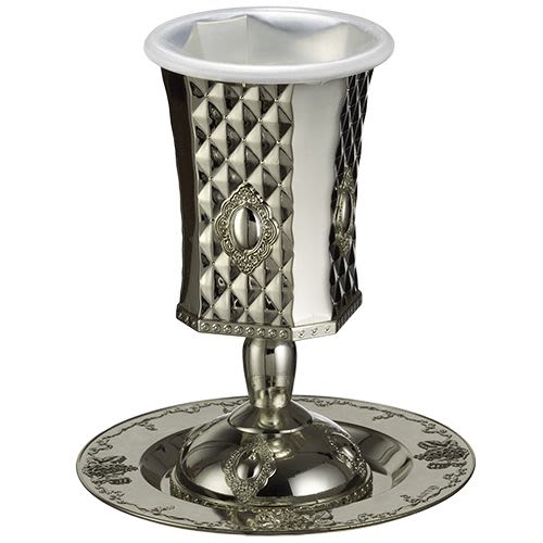 גביע קידוש "מעויינים" עם רגל