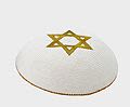 Kippa crochetée blanche et Magen David or