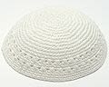 Kippa crochetée blanche