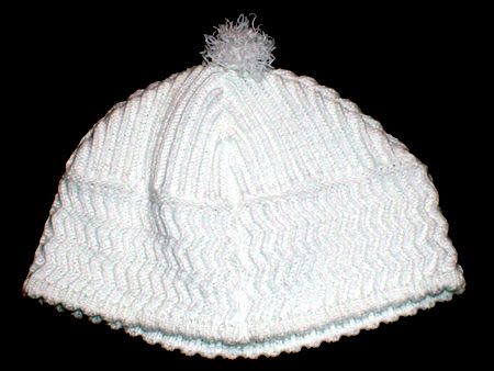 כיפה עבודת יד לבנה עם פונפון – גודל 81