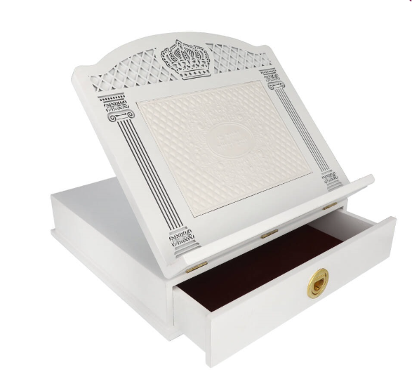 שטנדר מפואר מעץ לבן "שער וילנה" עם פלקטה דמוי עור