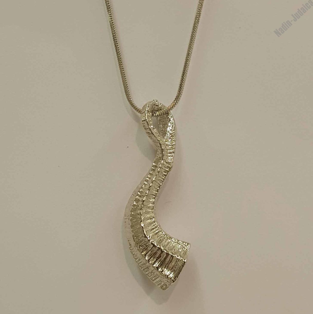 Necklace with Gold-Colored Pendant in Shape of Shofar